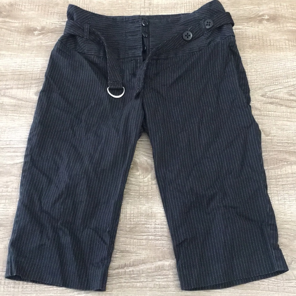 GUESS pinstripe Capris with belt